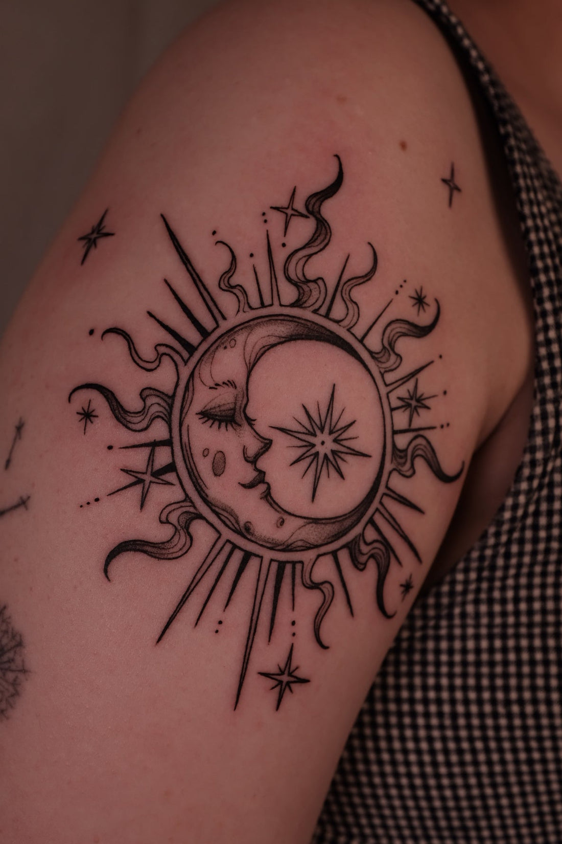 C-007 : Moon with little star