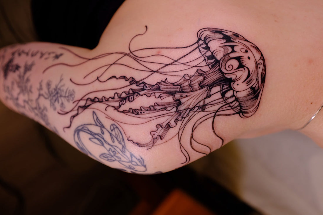 B-006 : Jellyfish on Shoulder